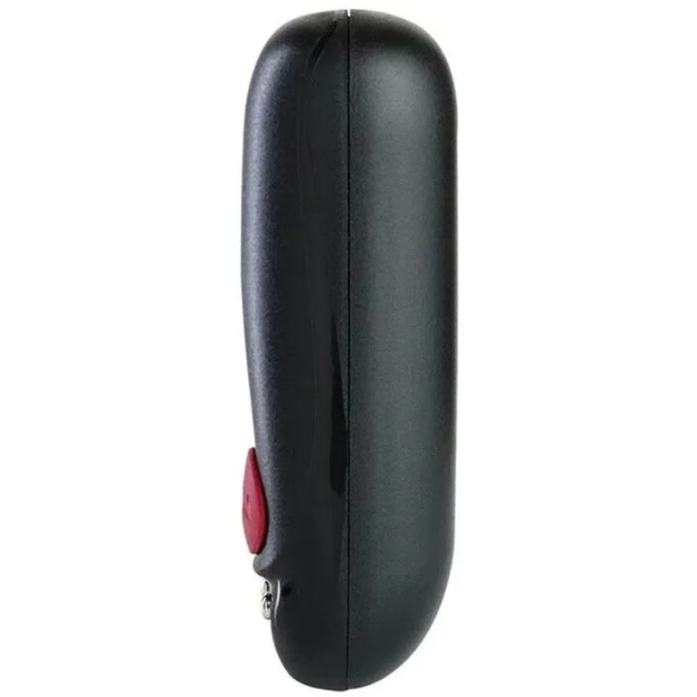 Mini-vibromasseur noir en silicone avec bouton de contrôle rose et deux points lumineux blancs à la base, fond blanc