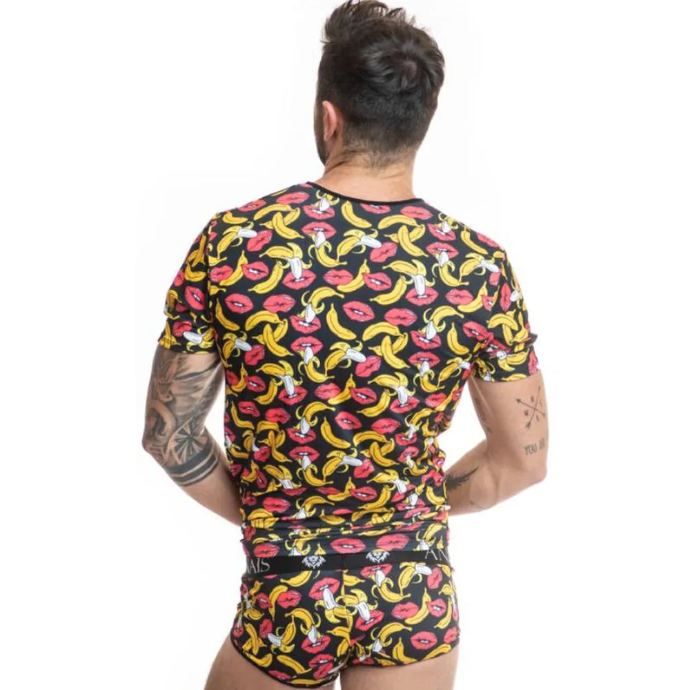 T-shirt à manches courtes avec imprimé bananes et bouches jaunes et roses sur fond noir, porté par un homme