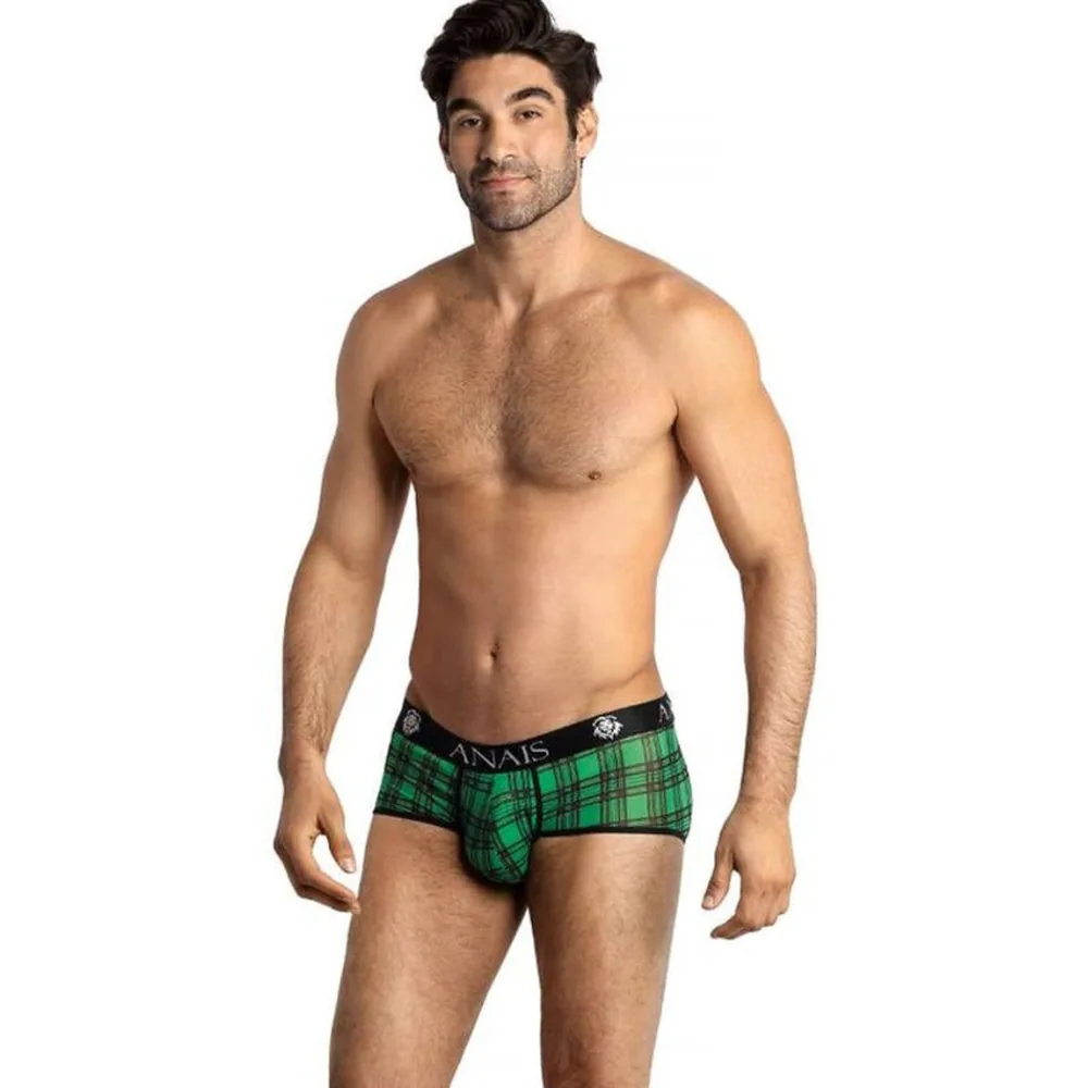 Slip motif tartan vert et noir avec large ceinture élastique à logo, porté par un homme de face sur fond blanc