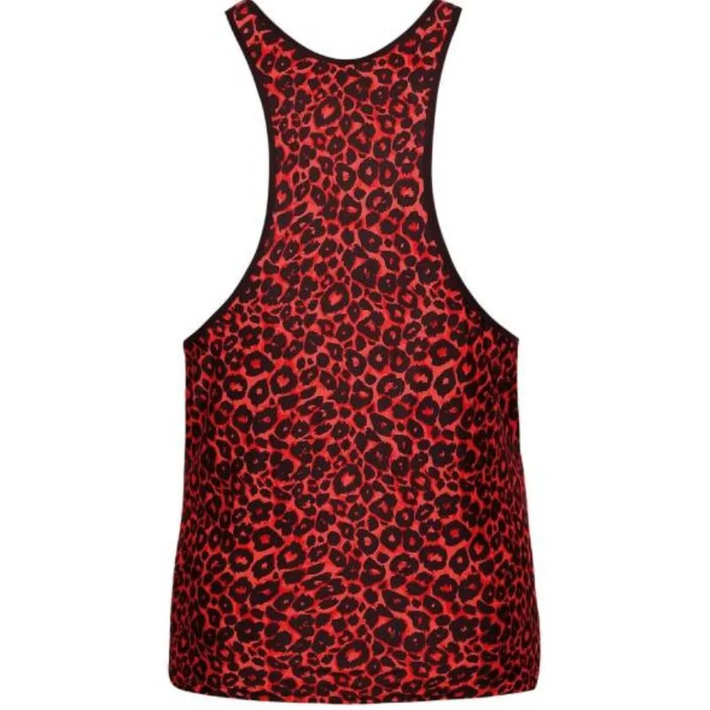 Top sans manches en microfibre rouge à motif léopard noir, coupe épousant le corps, encolure dégagée