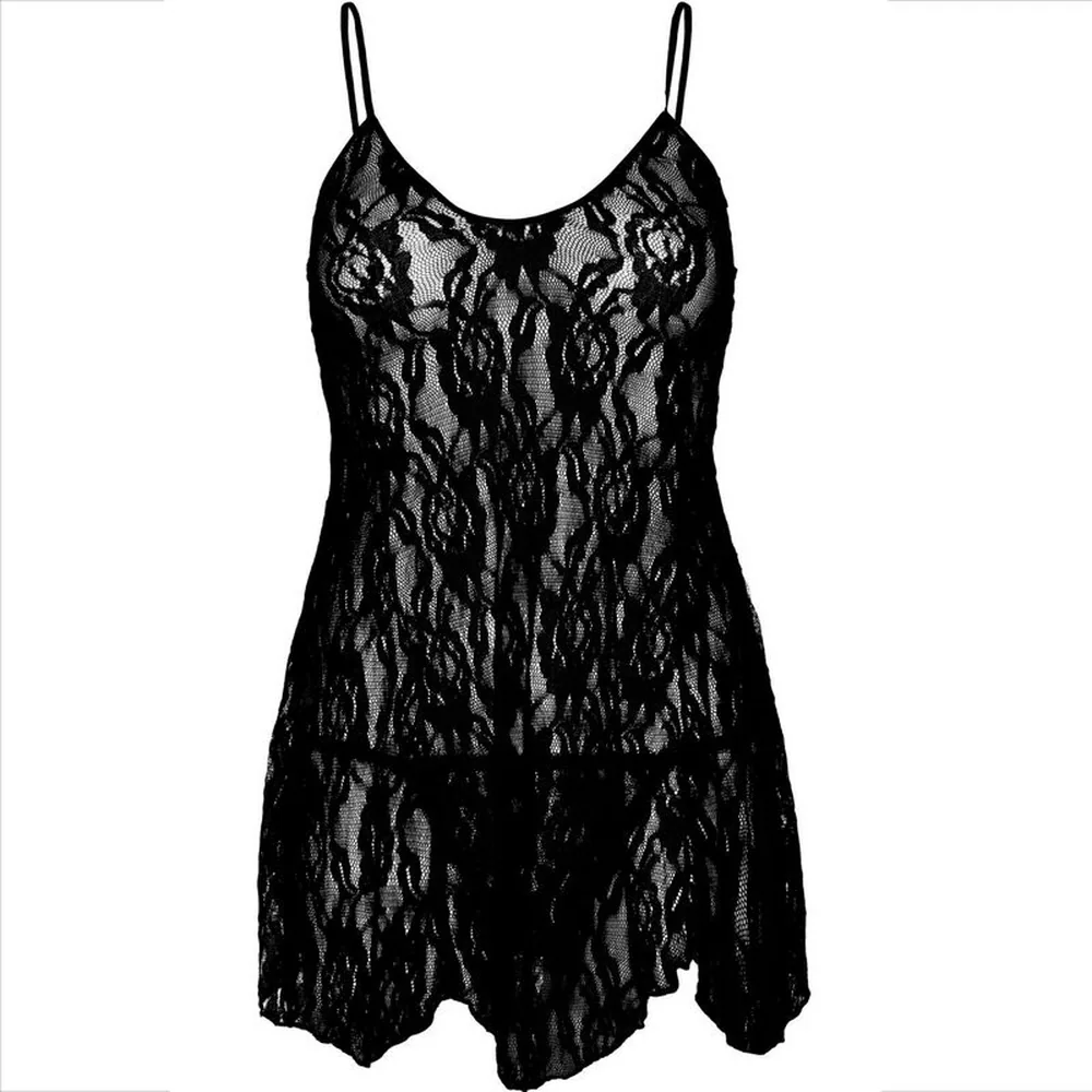 Nuisette en dentelle noire à motifs floraux, col en V, bretelles fines, évasée sous la poitrine avec ourlet découpé en pointes sur fond blanc
