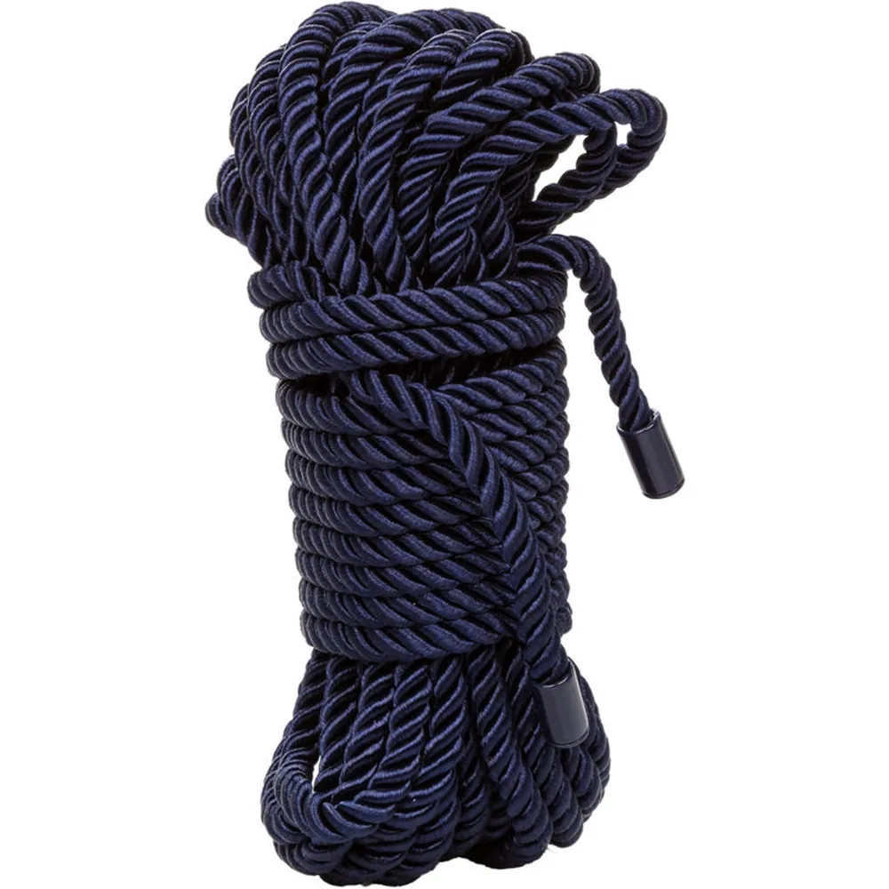Boîte bleue de corde de bondage tressée noire et bleu, enroulée, avec logo ancre et texte Admiral, emballage visible