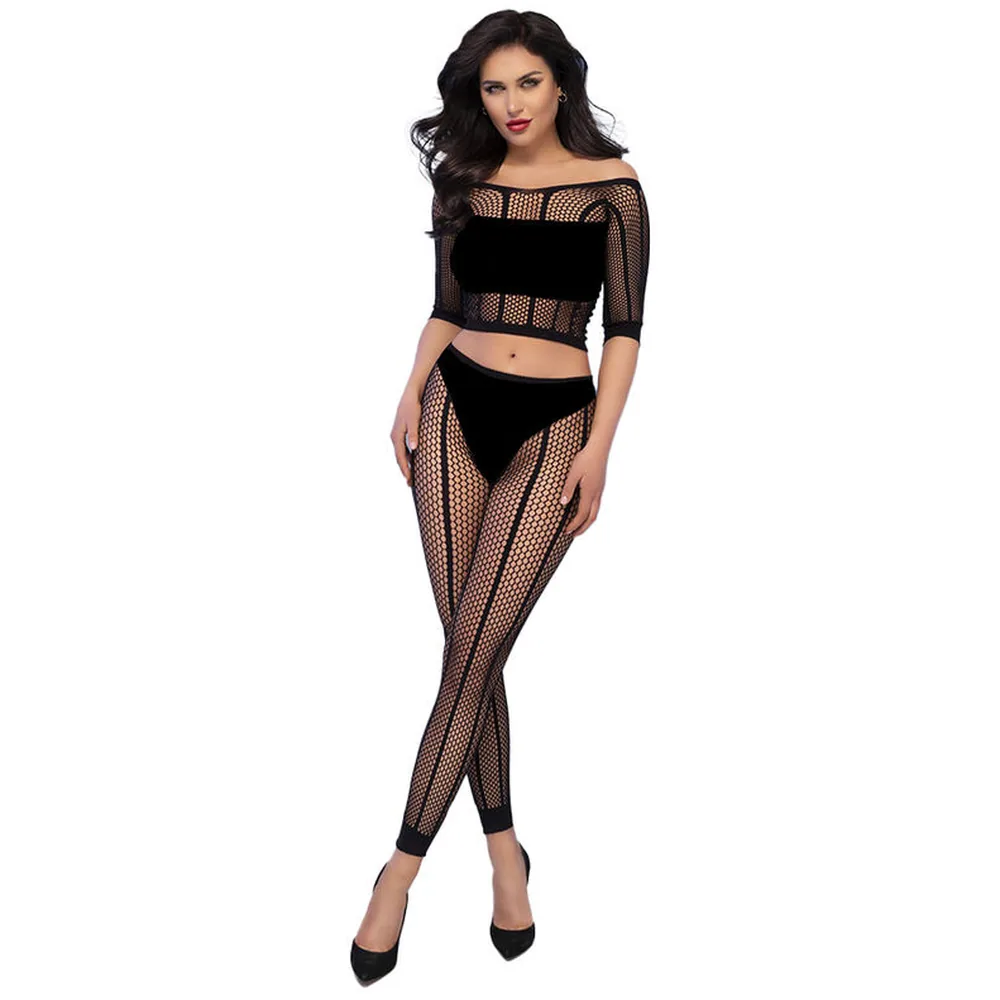 Ensemble composé d'un top et d'un legging en maille filet noire ajourée, porté de profil sur fond blanc