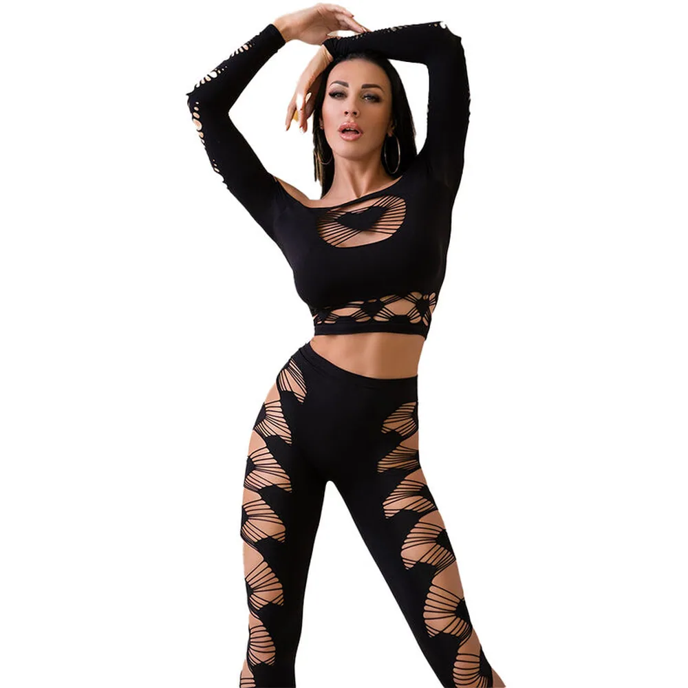 Ensemble noir composé d'un top et d'un legging lacérés aux manches et jambes, avec bandes horizontales ajourées sur fond transparent