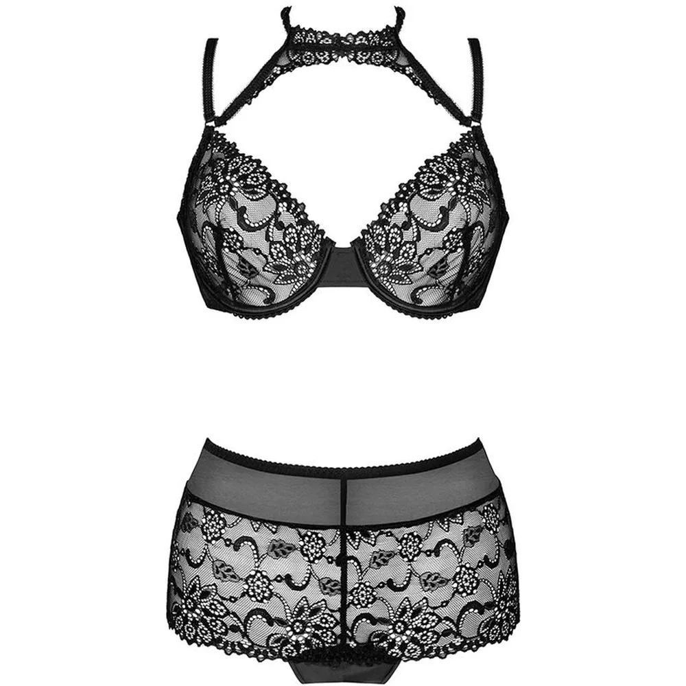 Ensemble lingerie noir en dentelle composé d'un soutien-gorge à armatures avec tour de cou et d'une culotte taille haute, porté de face sur fond blanc
