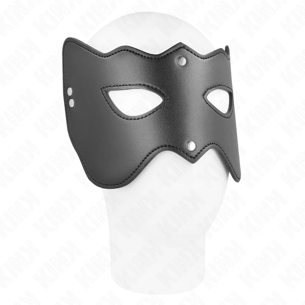 Masque pour les yeux en cuirette noire avec découpe crénelée, présentant deux fentes ovales et ornements en métal argenté sur les côtés et le centre, sur fond blanc