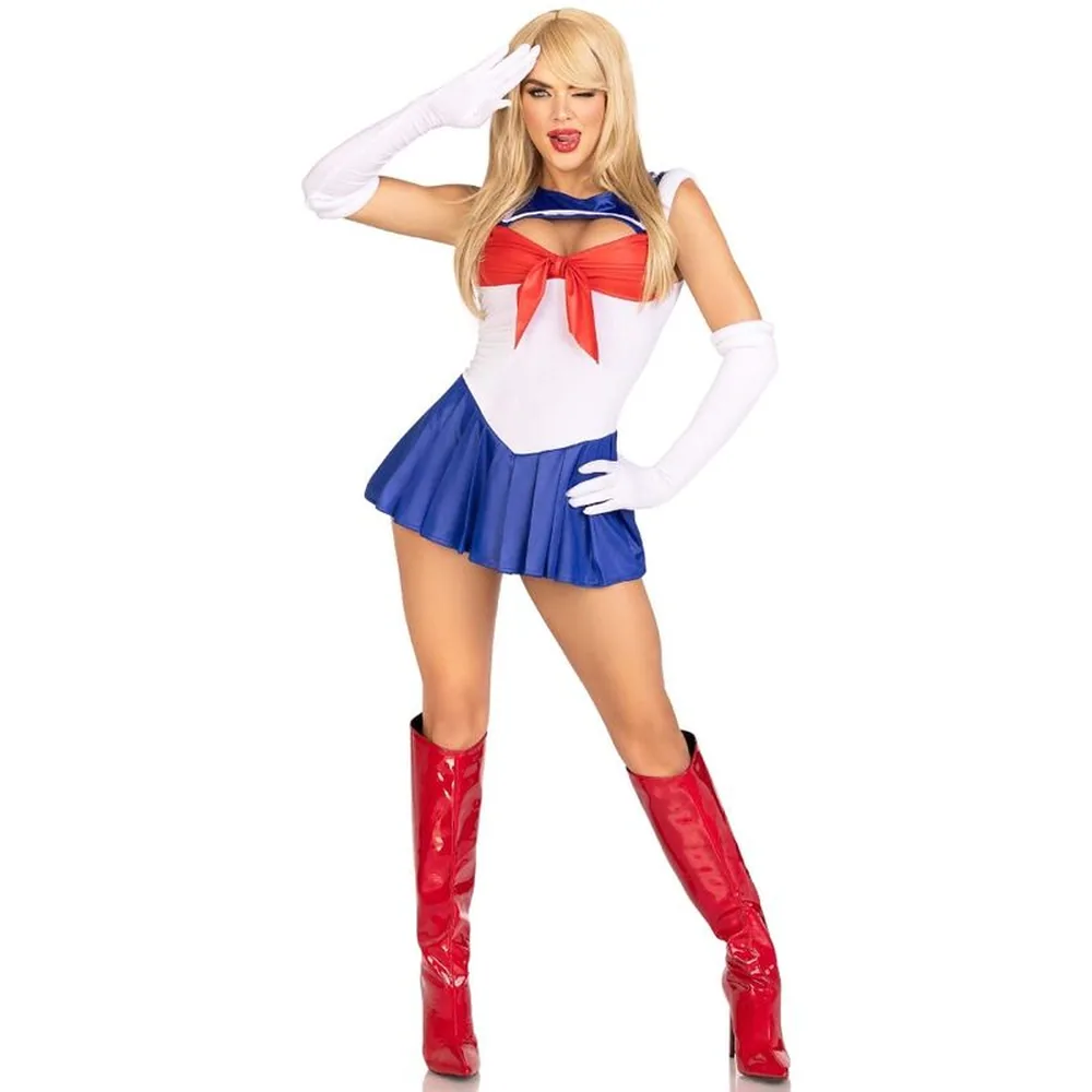 Costume de marin trois pièces composé d'un body blanc sans manches avec nœud rouge, jupe plissée bleu marine courte, et gants longs blancs, porté avec des bottes rouges brillantes