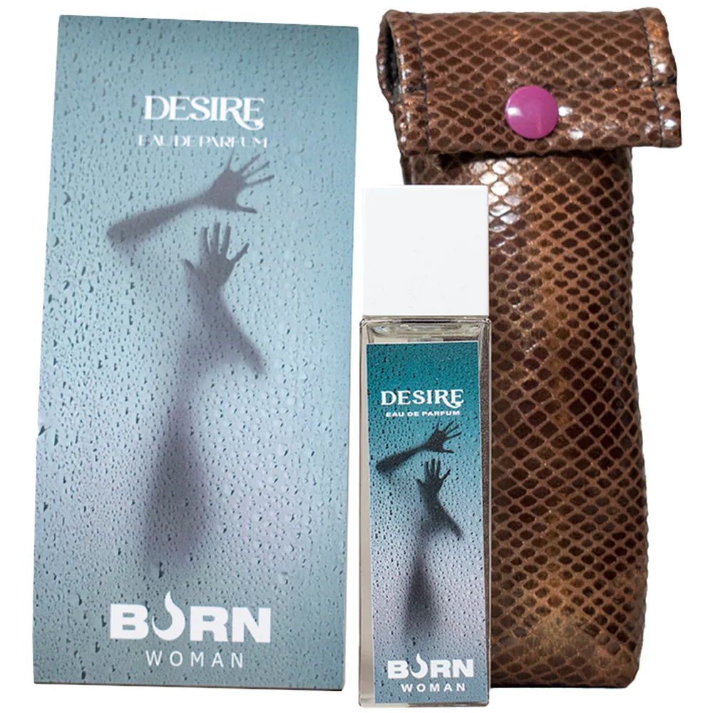 Flacon d'eau de parfum Desire Born Woman 20 ml, verre transparent avec bouchon blanc, étiquette bleu-gris représentant une silhouette de femme sous la pluie