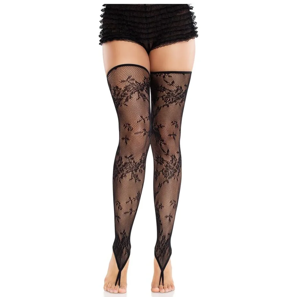 Bas noirs sans pieds en dentelle florale, avec résille transparente, portés sur jambes nues avec bande élastique au-dessus du genou