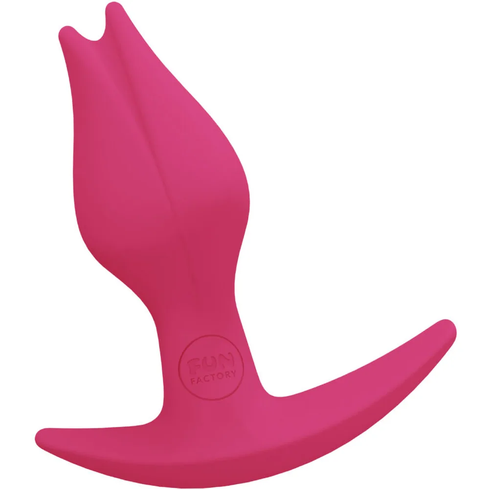 Plug anal en silicone rose foncé avec base asymétrique et ailettes, sur fond blanc