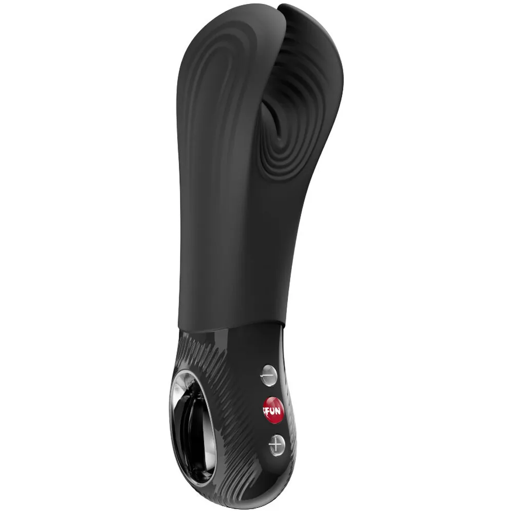 Masturbateur noir en silicone avec embout évasé nervuré, manche ergonomique textué et boutons de contrôle, sur fond blanc