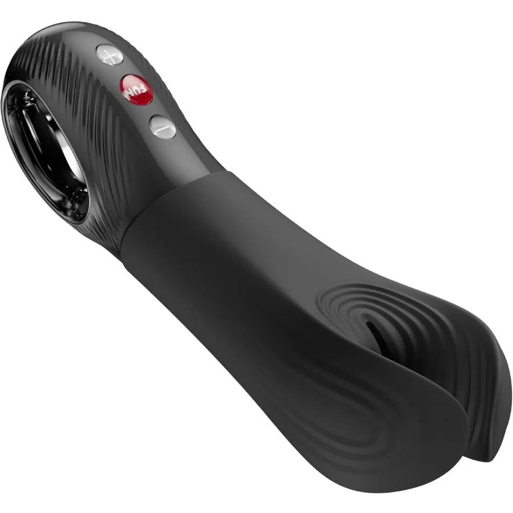 Masturbateur noir en silicone avec embout évasé nervuré, manche ergonomique textué et boutons de contrôle, sur fond blanc
