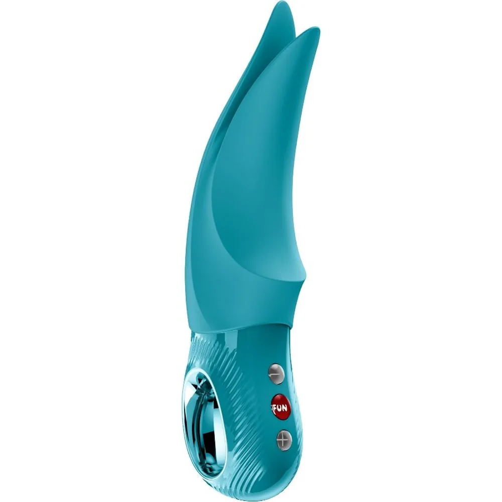 Vibromasseur Porter Volta en silicone bleu canard, forme allongée effilée, avec poignée striée équipée de trois boutons de contrôle, sur fond blanc