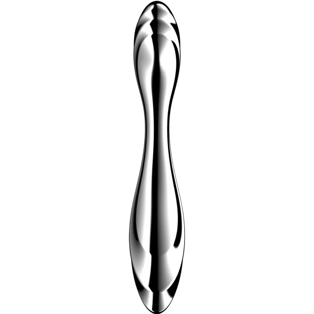 Godemichet double en acier inoxydable poli, forme allongée avec deux extrémités arrondies et renflées, corps lisse et brillant, gravure discrète au centre sur fond blanc