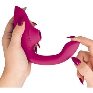 Womanizer Blend fuchsia plié entre deux mains, corps flexible
