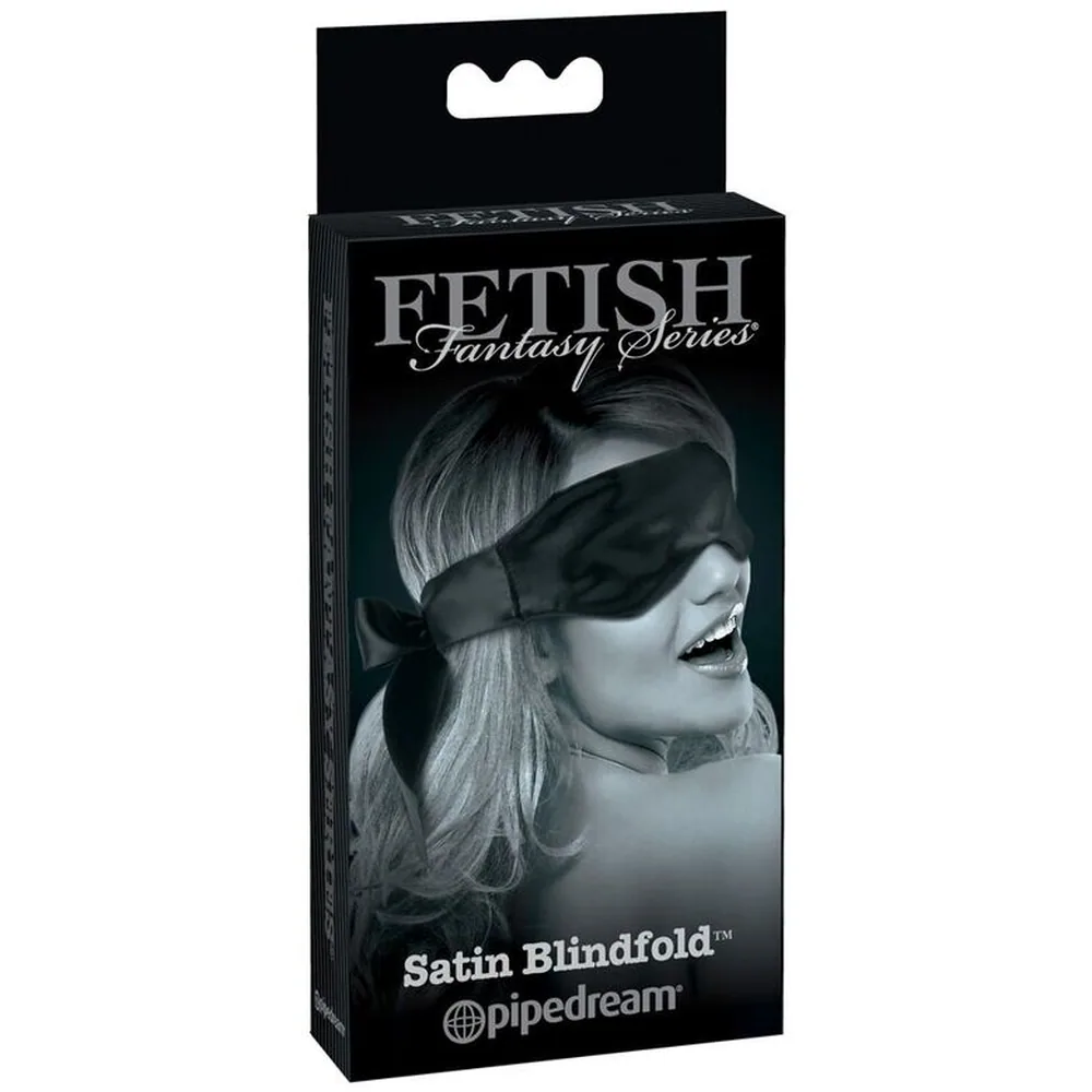 Emballage noir de la marque Fetish Fantasy Series présentant un bandeau de satin noir avec long ruban noué, porté par un mannequin sur fond gris